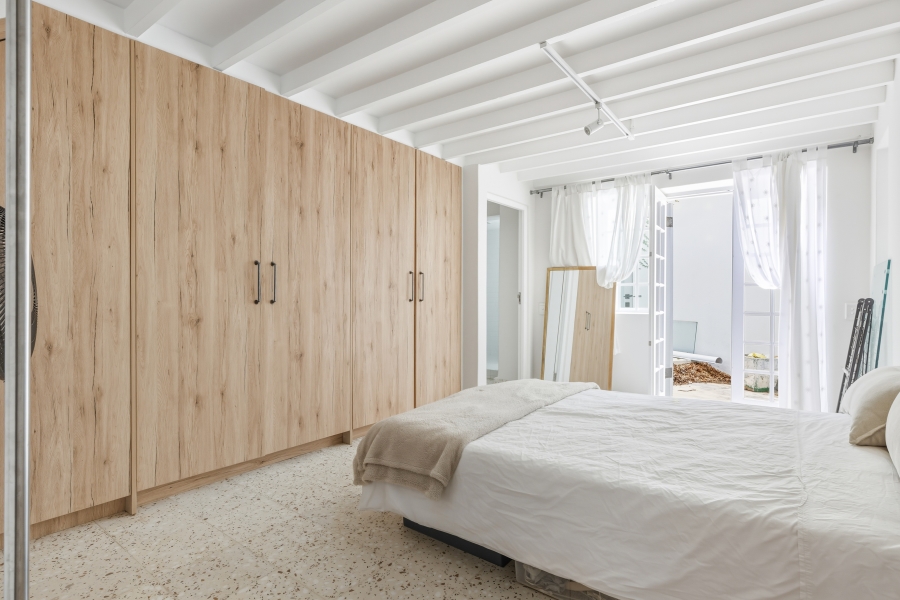 2 Bedroom Property for Sale in Vredehoek Western Cape